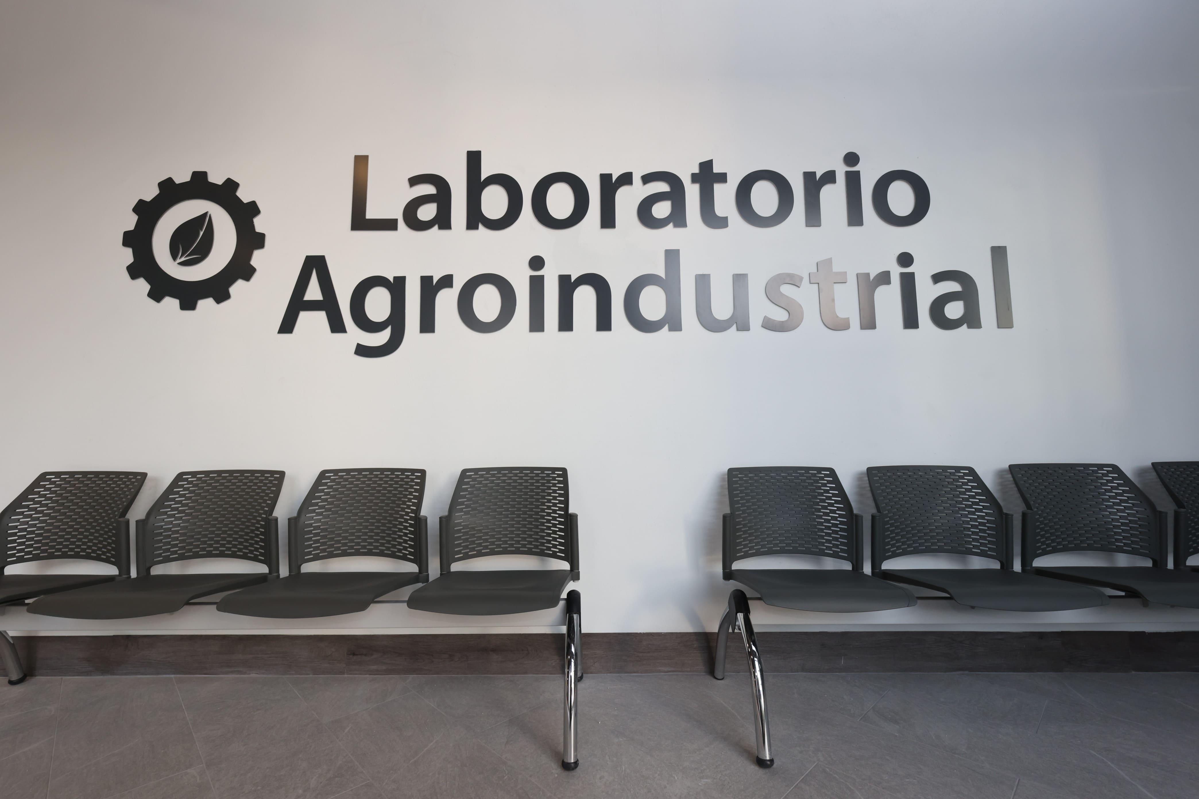 Fachada agroindustrial